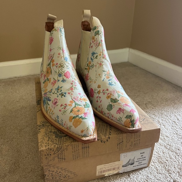 NEW Free People Booties. Size 40 - Picture 4 of 4